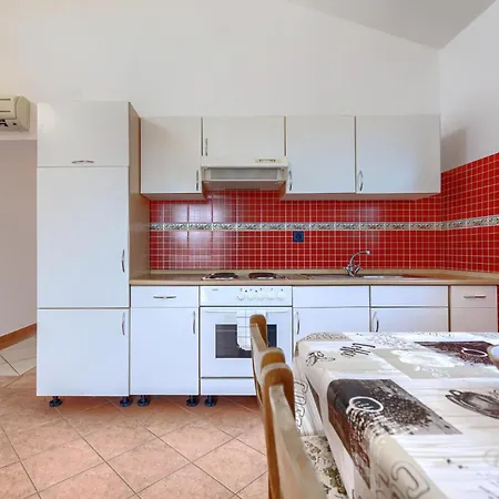 Eldina By Interhome Ferienhaus Pula