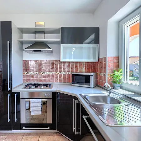 Eldina By Interhome Pula