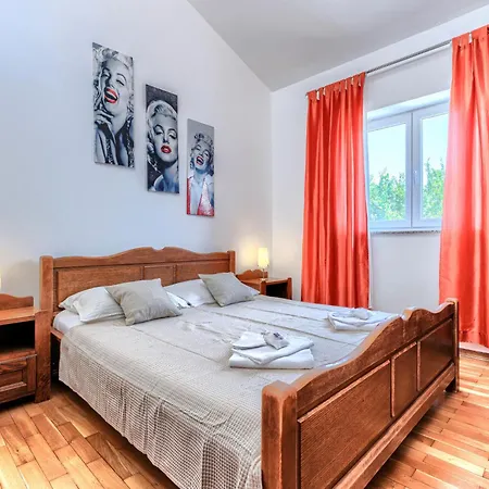 Eldina By Interhome * Pula