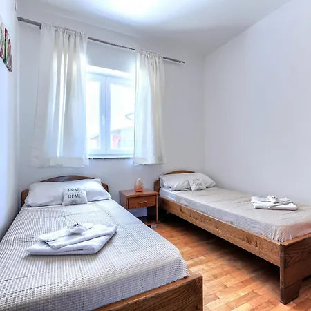 Eldina By Interhome Ferienhaus Pula