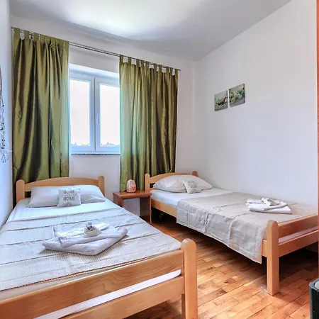 Eldina By Interhome بولا