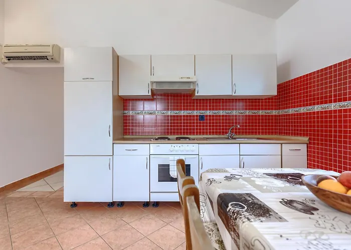 Eldina By Interhome Vikendica Pula