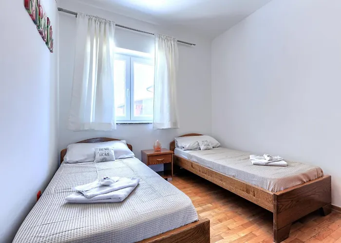 Eldina By Interhome Vikendica Pula