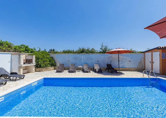 Eldina By Interhome Pula